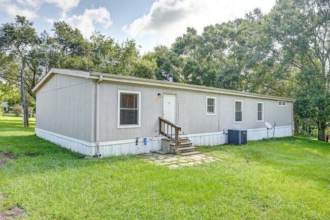 Building Photo - 418 County Rd 643