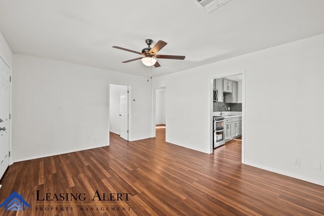 Building Photo - 700 S Kalisher St
