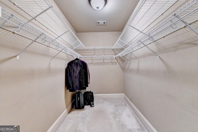 Building Photo - 8920 Doral Dr