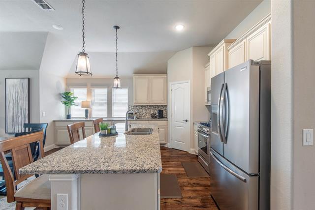 Building Photo - 808 Edinburgh Dr