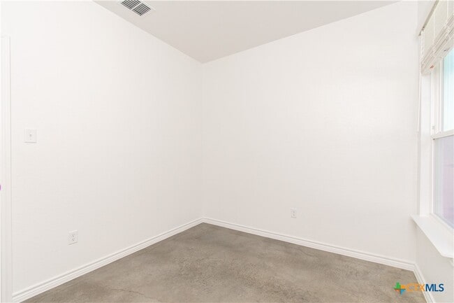 Building Photo - 3905 Hackberry Dr