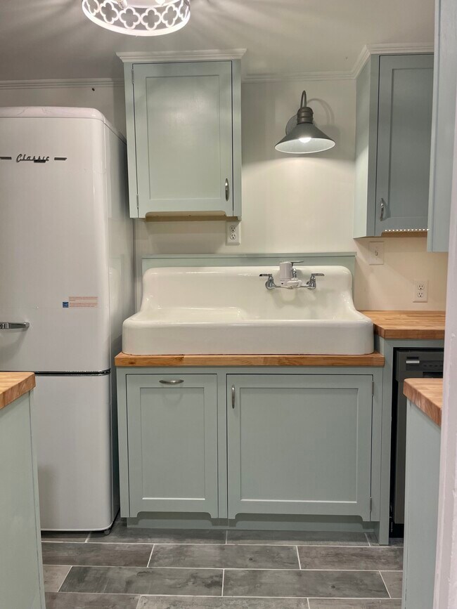 Building Photo - 27318 Morgnec Rd