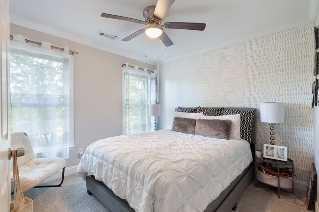Building Photo - Beautifully Updated Two-Story 3/2.5 w/ Hug...