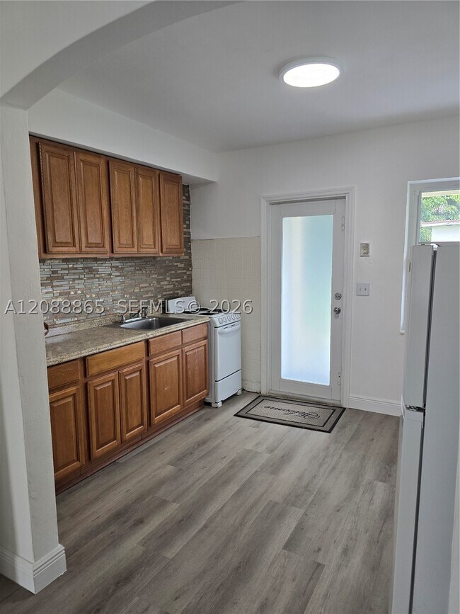 Building Photo - 2137 SW 59th Ave