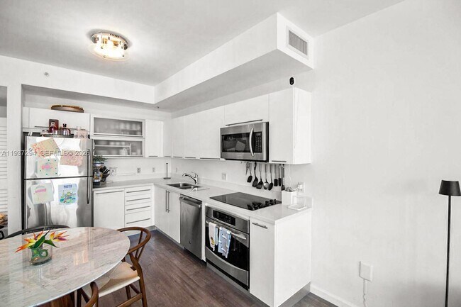 Building Photo - 90 SW 3rd St