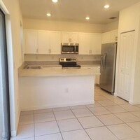 Building Photo - 20742 NE 5th Ct