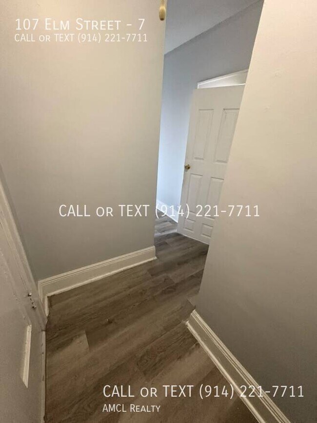 Building Photo - 107 Elm St