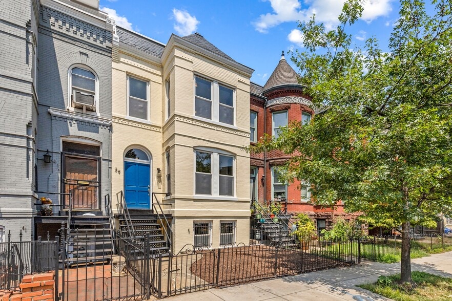 Building Photo - 39 New York Ave NW