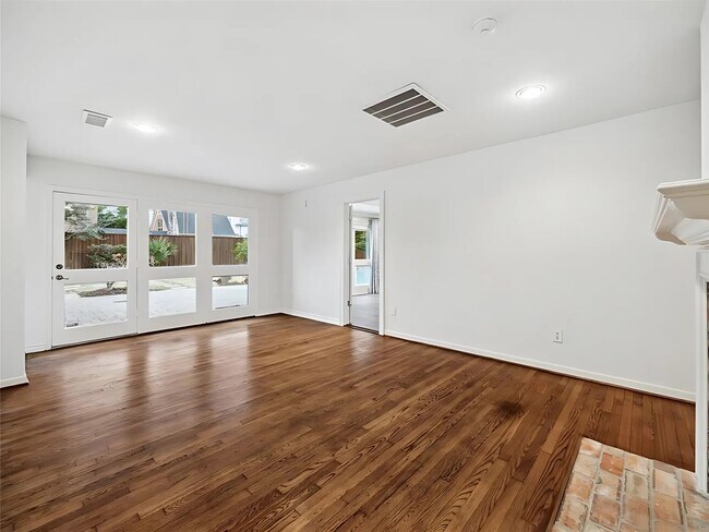 Building Photo - 4040 Overbrook Ln