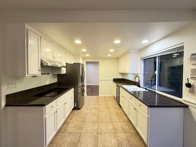 Building Photo - Stunning 5Bd/3.5Ba Home in Laguna Hills with a Pool and Elevator!