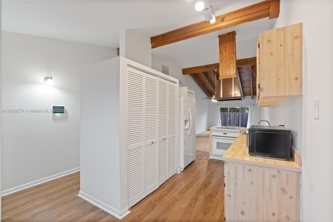 Building Photo - 2331 Dogwood Ct