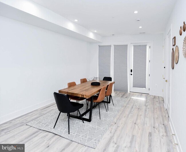 Building Photo - 4202 3rd St NW