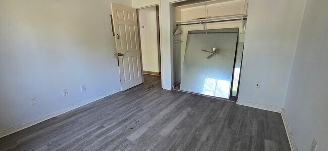 Building Photo - 6110 SW 10th Pl