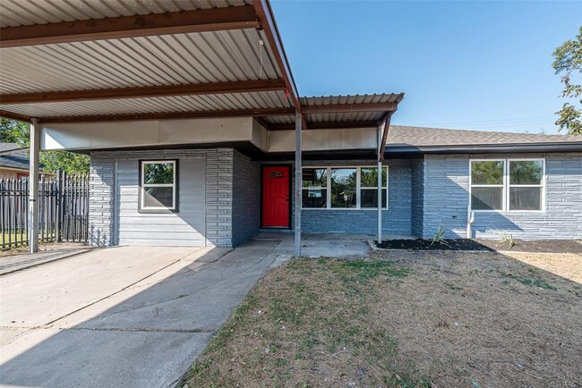 Building Photo - 8658 Sonneville Dr