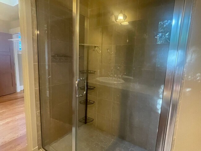 Building Photo - Tech Commuter's Dream Home - Walk to Micro...
