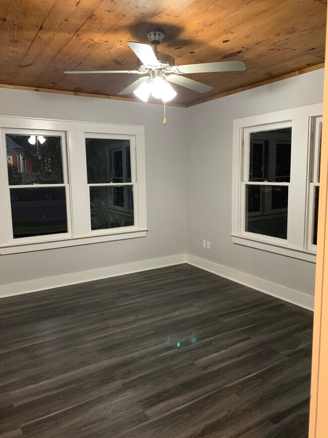 Building Photo - 602 Dallas St