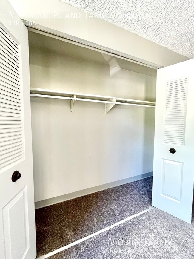 Building Photo - 335 N School Pl