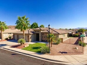 Building Photo - Beautiful 4 bed 2.5 bath Home!