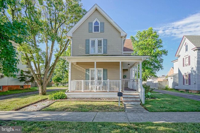 Building Photo - 20 Dickinson St