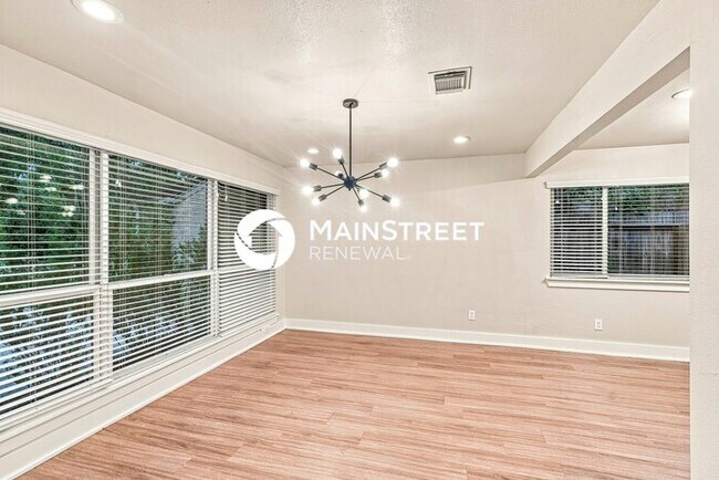 Building Photo - 4 Bedroom Pet-Friendly Home in Houston, TX with Main Street Renewal