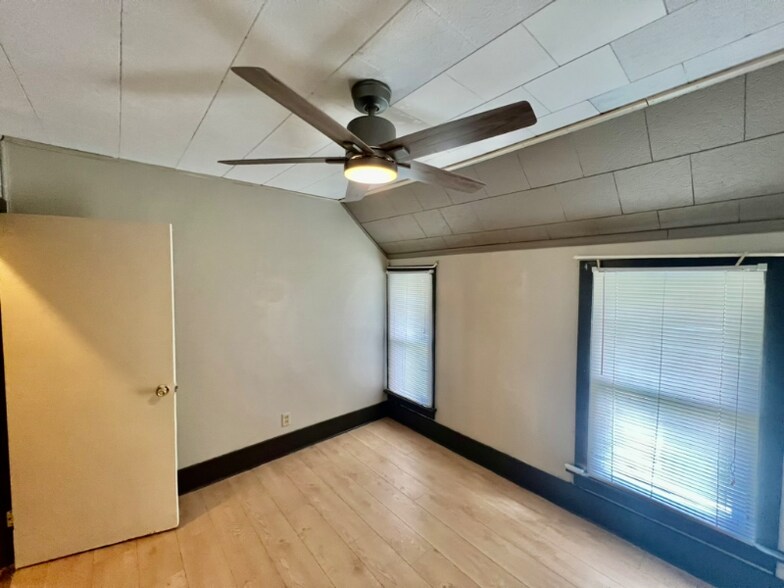 Building Photo - 1809 S 14th St