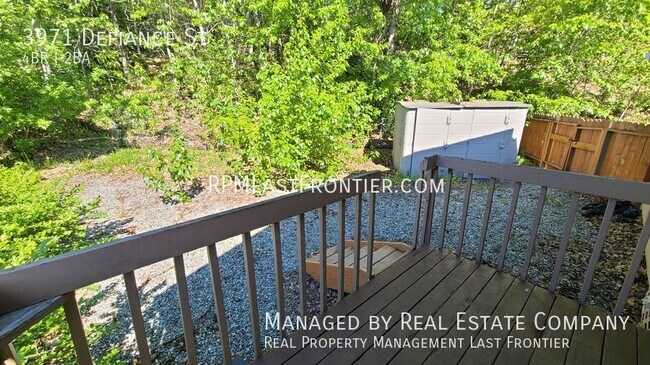 Building Photo - Gorgeous 4 Bedroom and 2 Bath Home w/ Fenc...