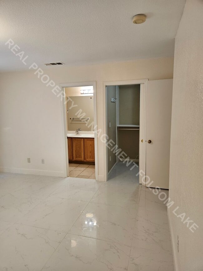 Building Photo - Coming Soon – 3 Bed / 2 Bath Home Near Folsom High School