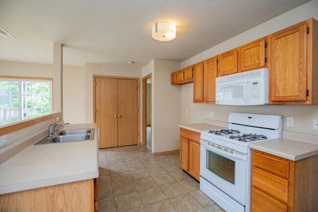 Building Photo - ***321 Grant Springs Street***