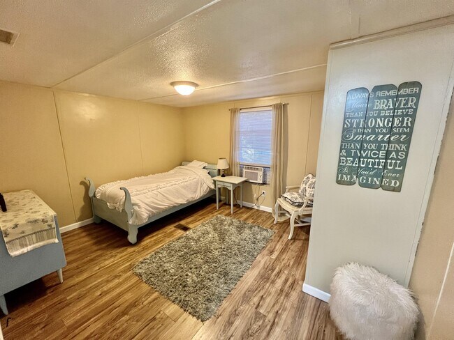 Building Photo - 50 Mandalay Dr