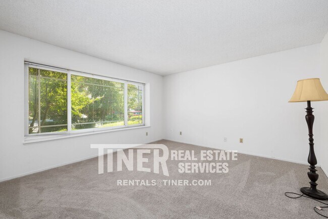 Building Photo - 4935 Kurz Cir