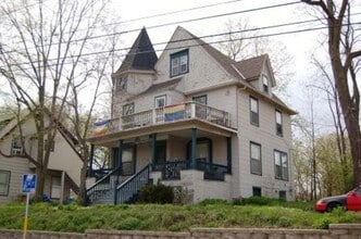 Building Photo - 1628 Winnebago St