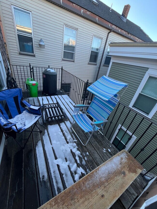 Building Photo - Great 5 bed Close to Northeastern