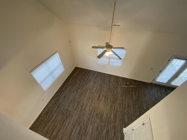 Building Photo - 107 Stratford Rd