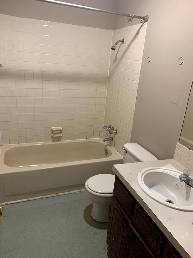 Building Photo - 2402 Taft St