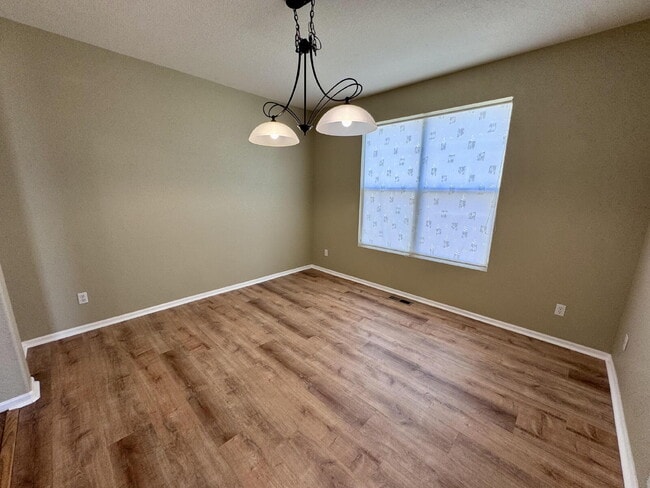 Building Photo - 7031 S Oak Hill Cir