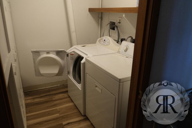Building Photo - West Valley Studio Apartment - Washer/Drye...
