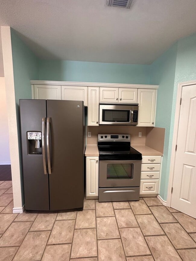 Building Photo - 115 Suncrest