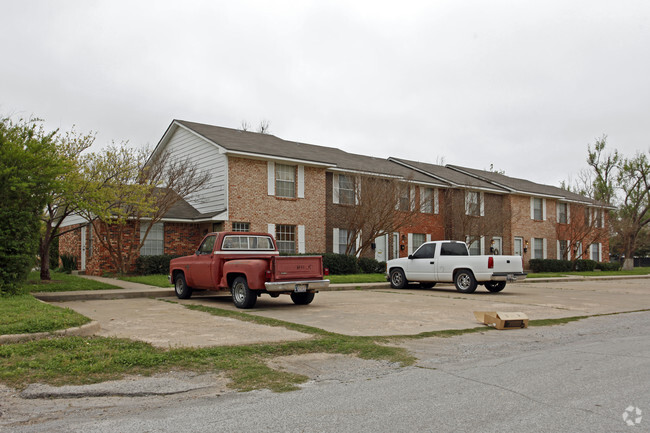 Building Photo - Townhouse Apartments