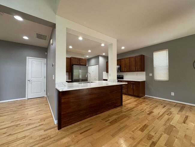 Building Photo - Spacious 3BD/2.5BTH Home w/ Modern Upgrade...