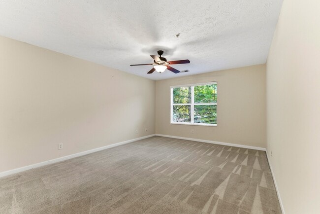 Building Photo - 1202 Par 3 Way