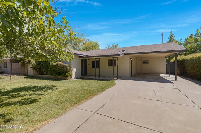 Building Photo - 335 E Solana Dr