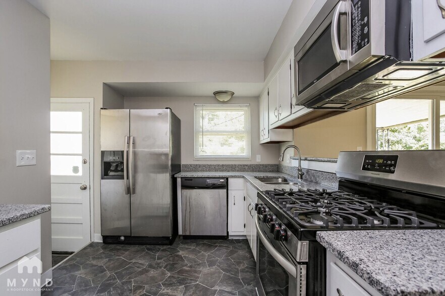 Building Photo - 2158 Easthaven Dr