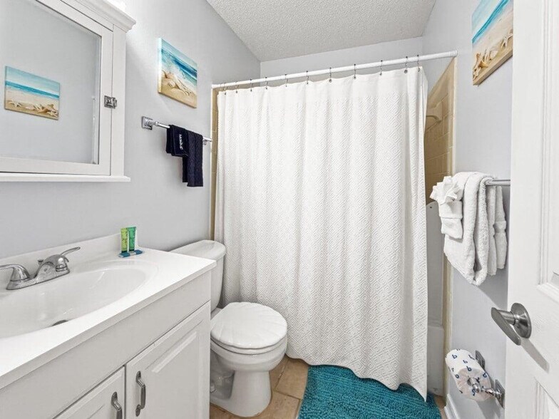 Building Photo - 113 N Myrtle Dr