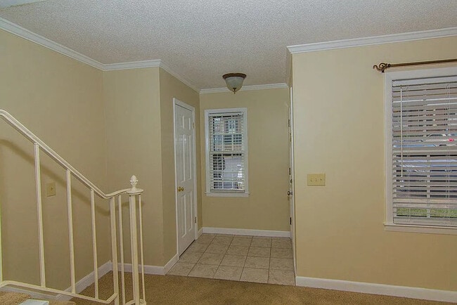 Building Photo - Spacious 3-Bedroom, 2-Bath Condo Available!