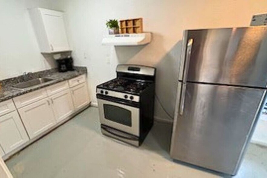 Building Photo - 13433 Topeka St