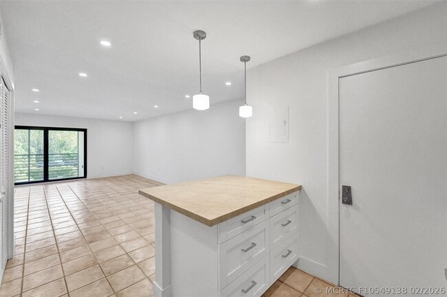 Building Photo - 4040 N Hills Dr