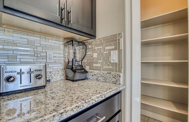 Building Photo - Furnished Eastside Beautiful 3 bed/2 baths for RENT Utilities & Wi-Fi INCLUDED