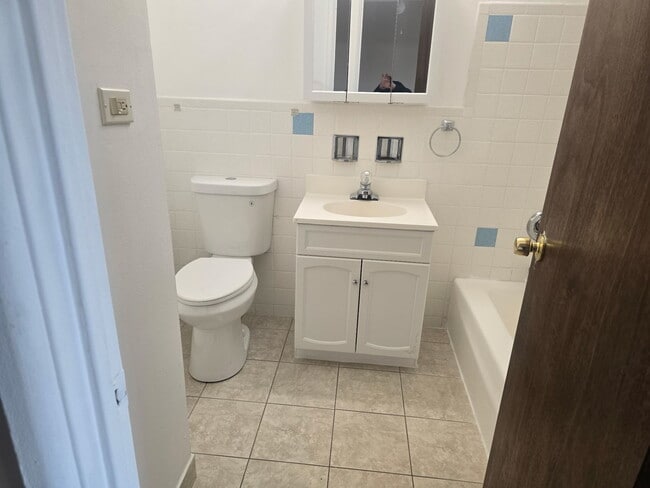 Building Photo - 9595 Maple Dr