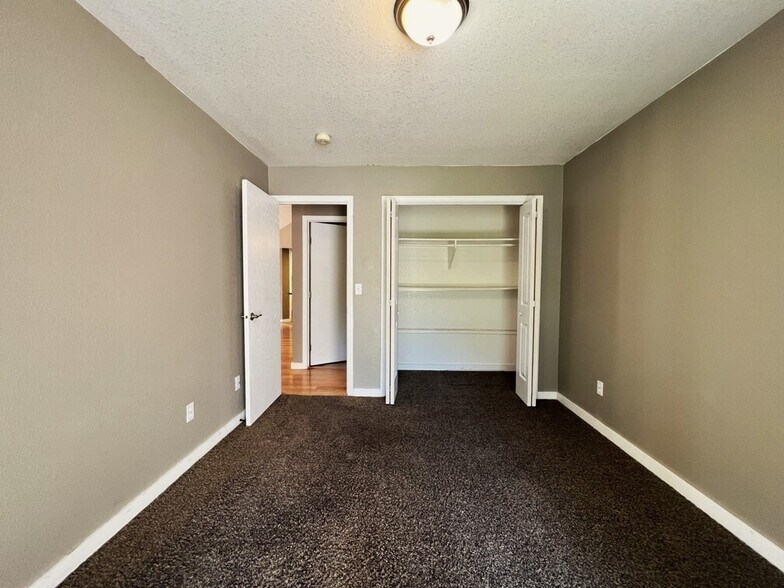 Building Photo - 3098 S Cadet Ln