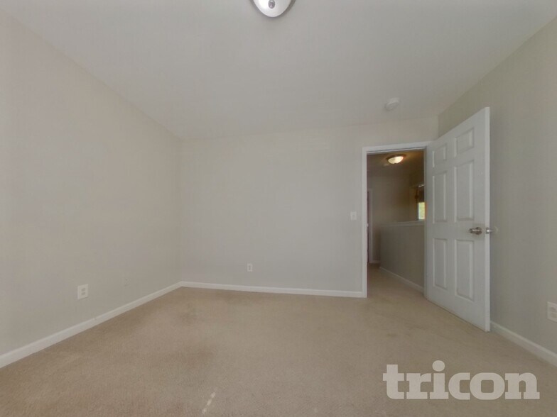 Building Photo - 29 Carriage Hls Dr SE